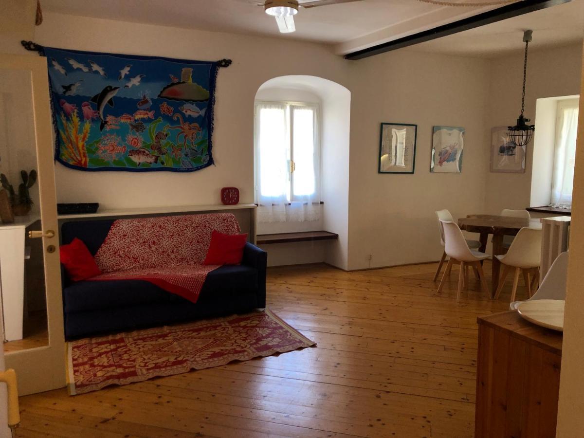 La Piazzetta Apartment Capraia Luaran gambar