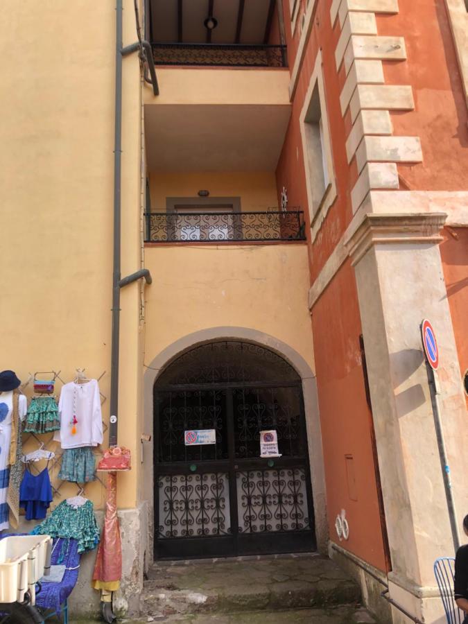 La Piazzetta Apartment Capraia Luaran gambar