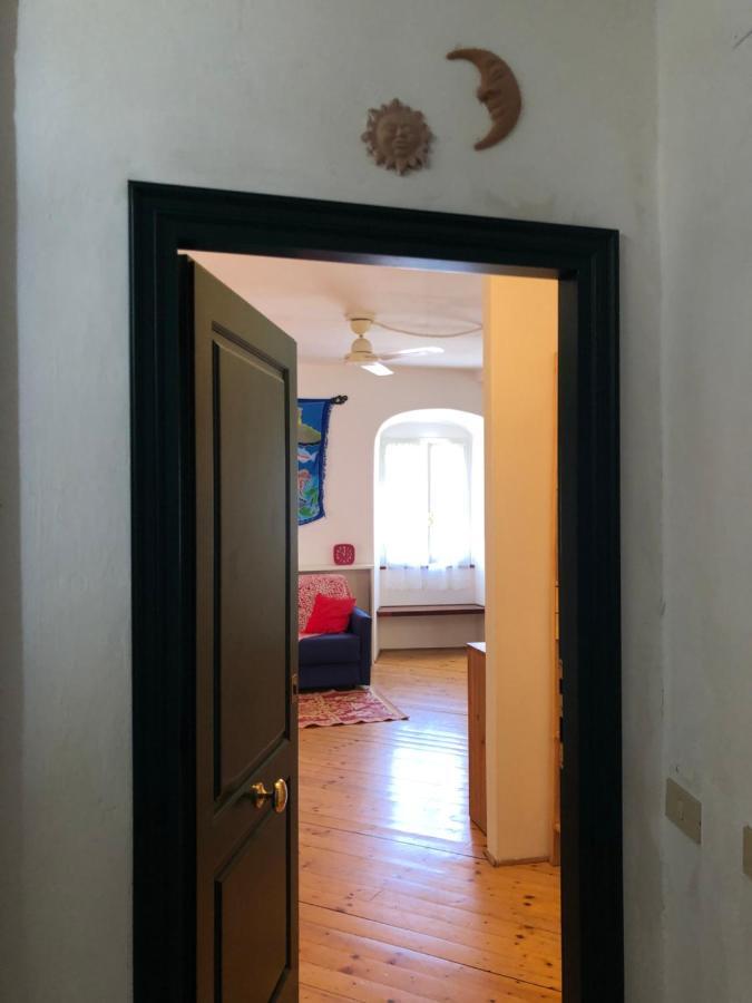 La Piazzetta Apartment Capraia Luaran gambar