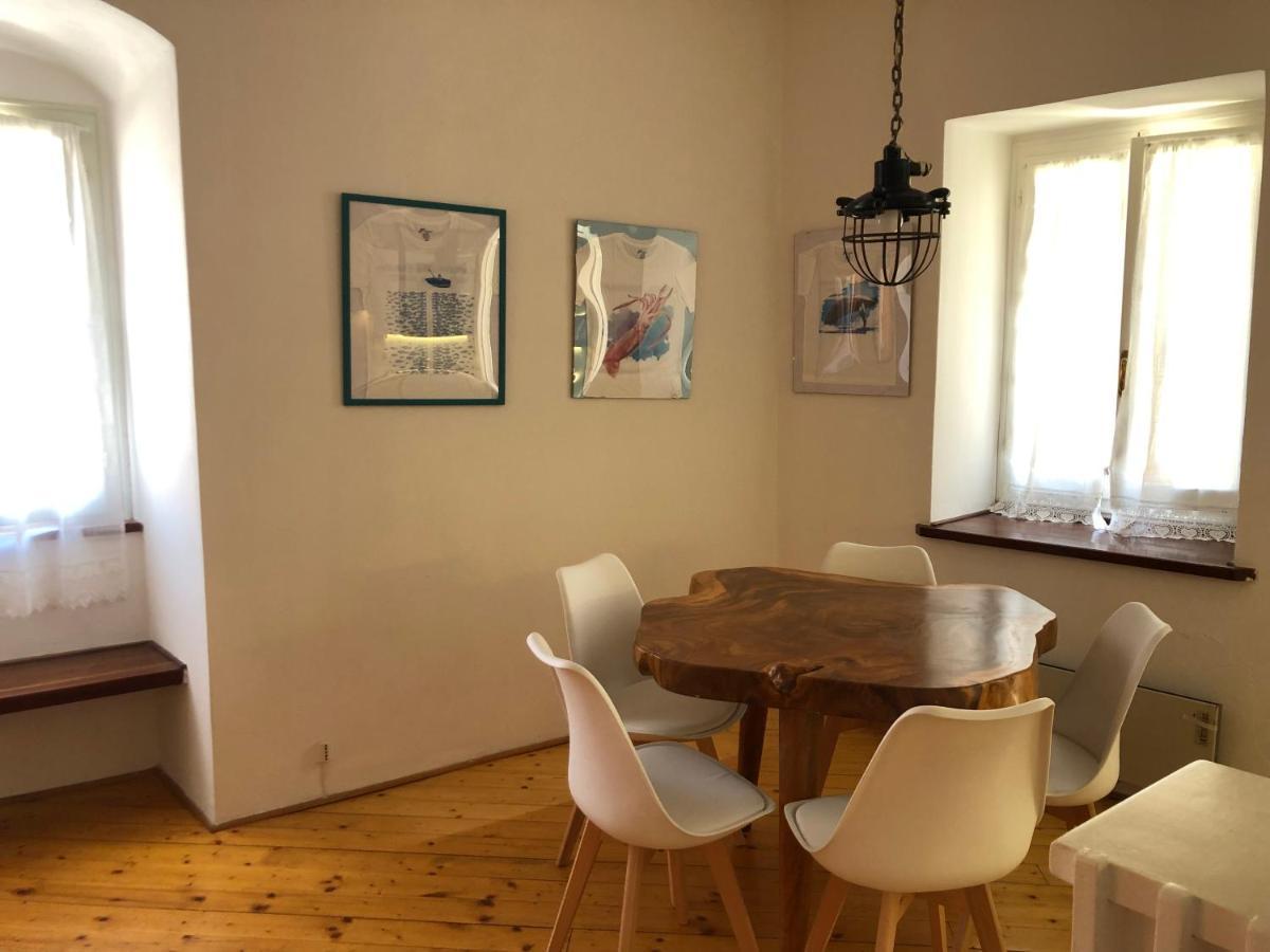 La Piazzetta Apartment Capraia Luaran gambar