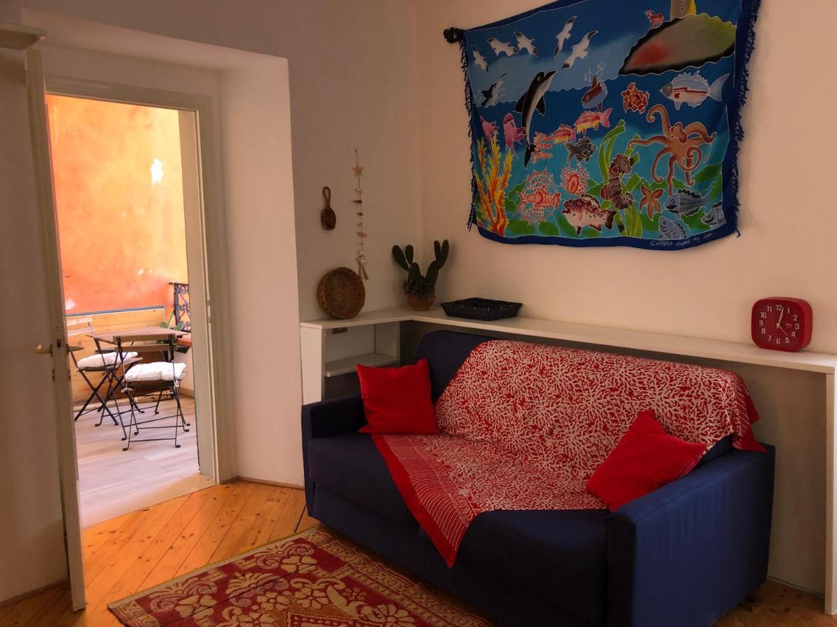 La Piazzetta Apartment Capraia Luaran gambar