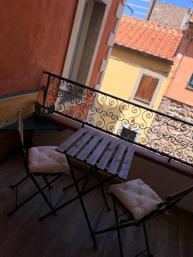 La Piazzetta Apartment Capraia Luaran gambar
