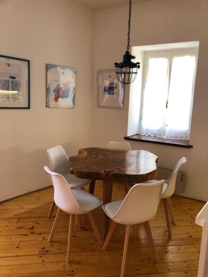 La Piazzetta Apartment Capraia Luaran gambar