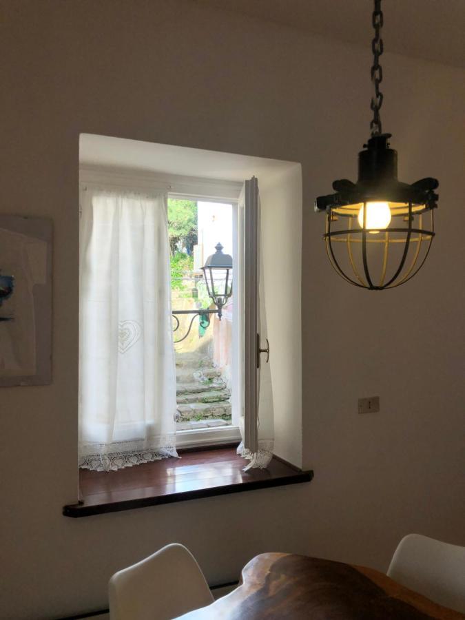 La Piazzetta Apartment Capraia Luaran gambar