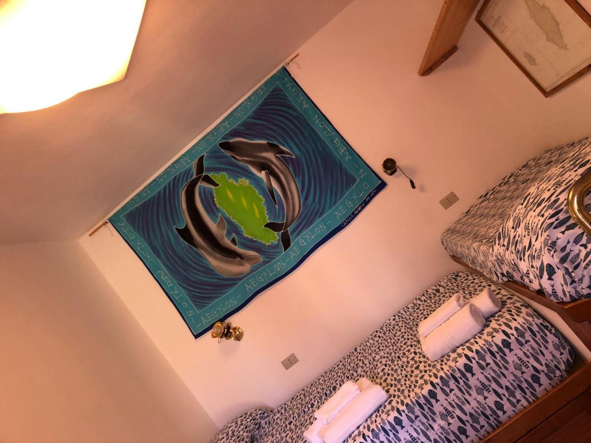 La Piazzetta Apartment Capraia Luaran gambar
